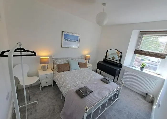 Beautiful 2Br Home Close To Beachfront